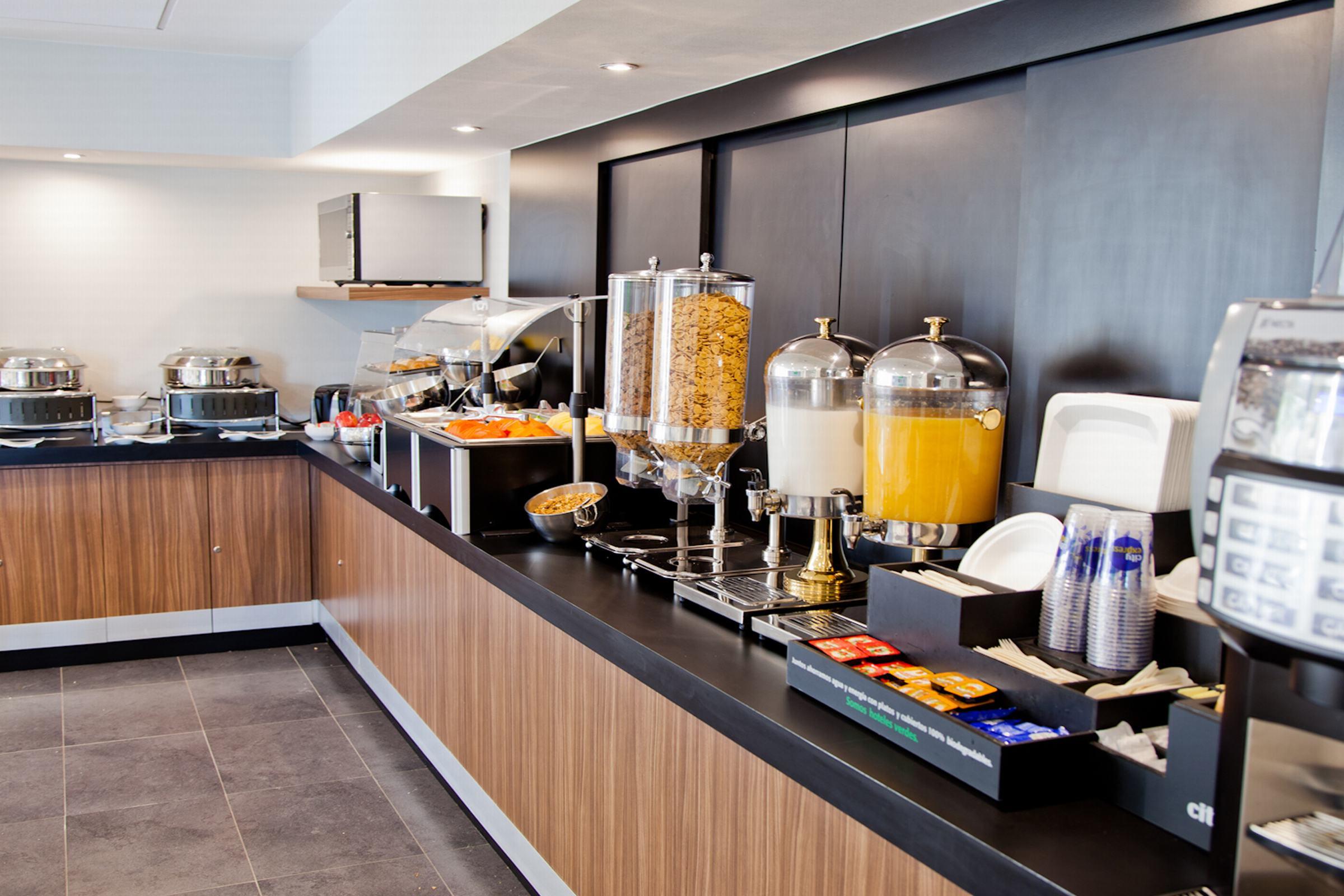 ซิตี้ เอ็กซ์เพรส สนามบินเรย์โนซา Hotel ภายนอก รูปภาพ