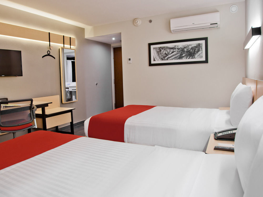 ซิตี้ เอ็กซ์เพรส สนามบินเรย์โนซา Hotel ภายนอก รูปภาพ