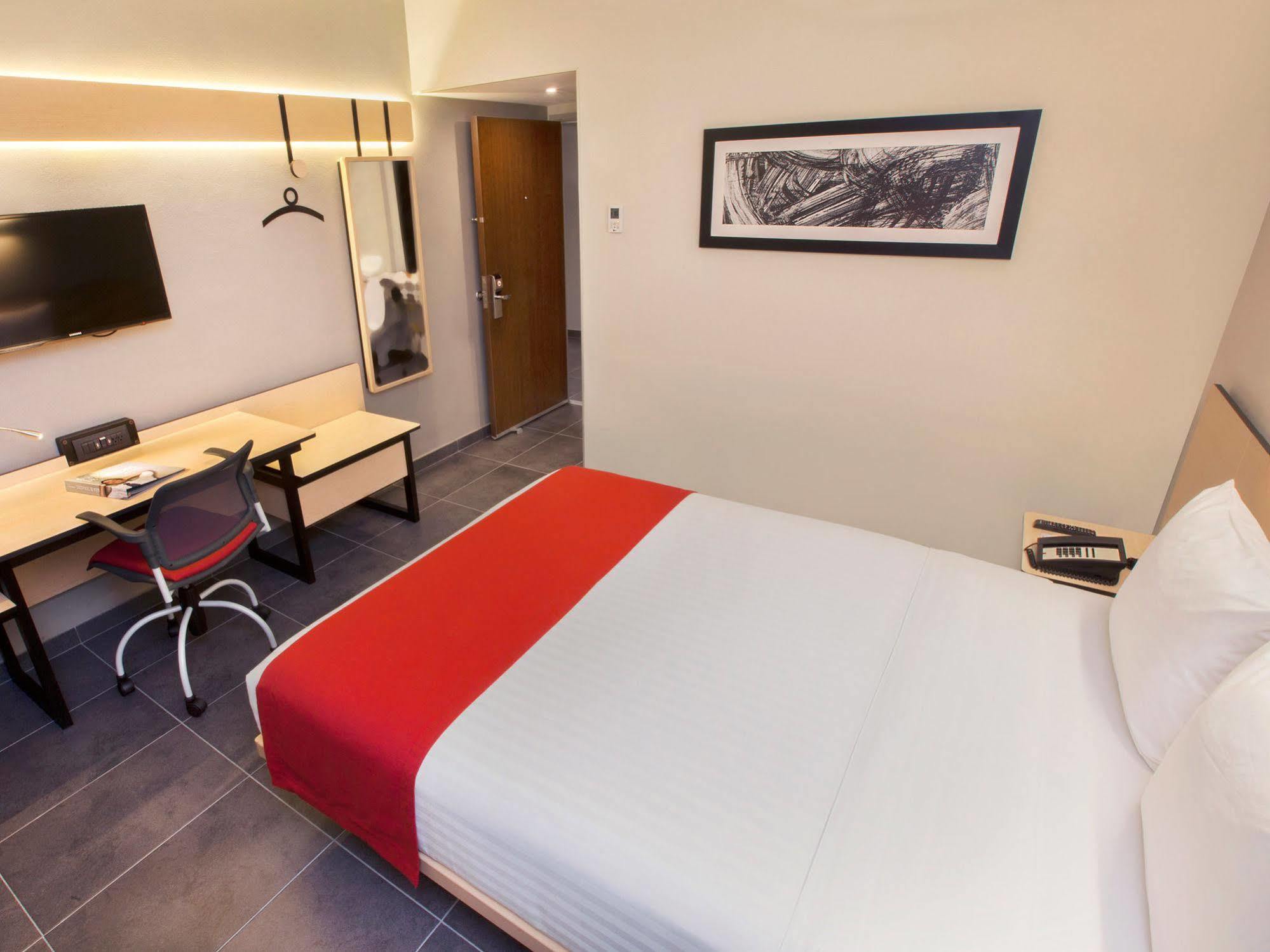 ซิตี้ เอ็กซ์เพรส สนามบินเรย์โนซา Hotel ภายนอก รูปภาพ