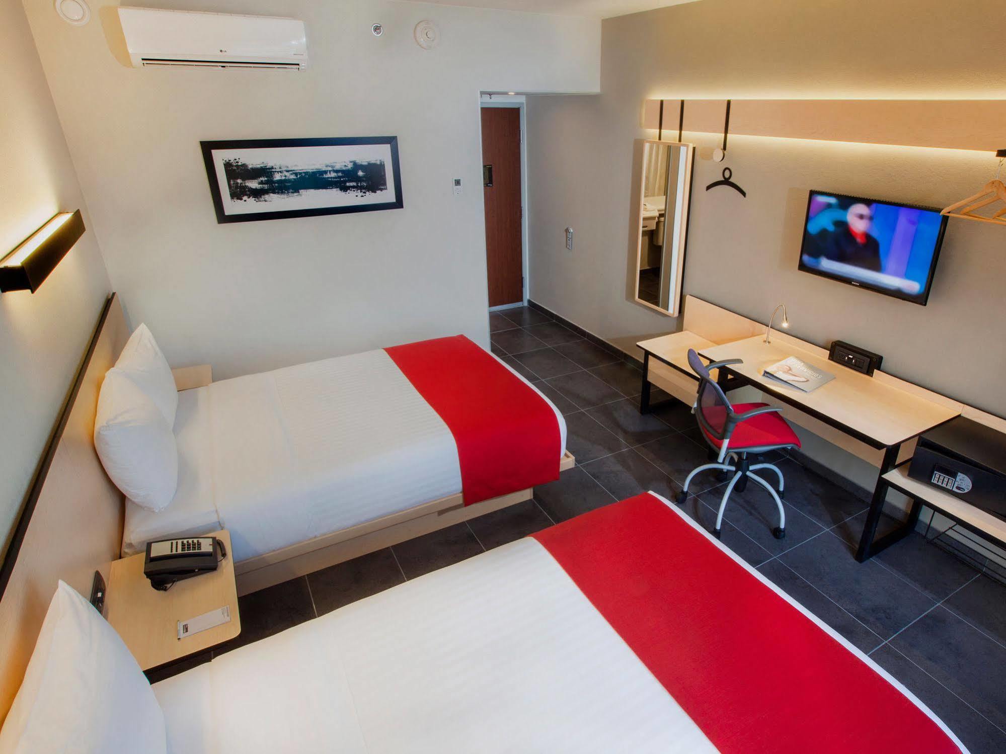 ซิตี้ เอ็กซ์เพรส สนามบินเรย์โนซา Hotel ภายนอก รูปภาพ